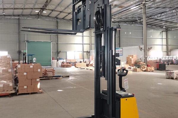 Electric Stacker for Small Warehouse